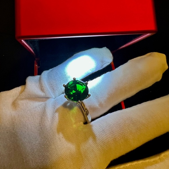 New 18k Plate 5CT Moissinate Green Emerald sterling silver ring - Picture 2 of 8